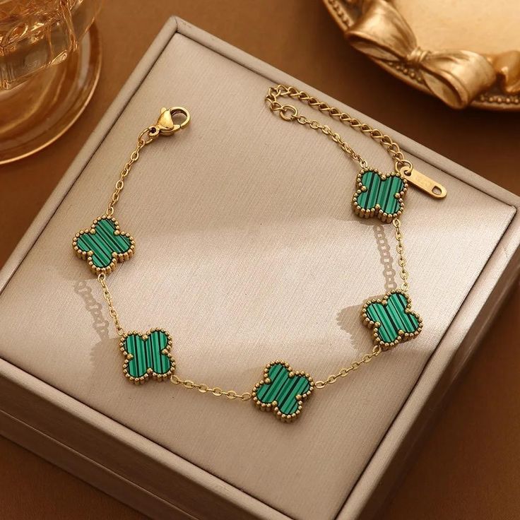 Pulsera Trébol (incluye caja de regalo)